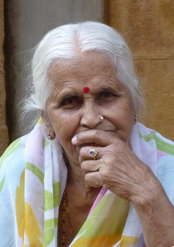 Vieille femme circuit Inde